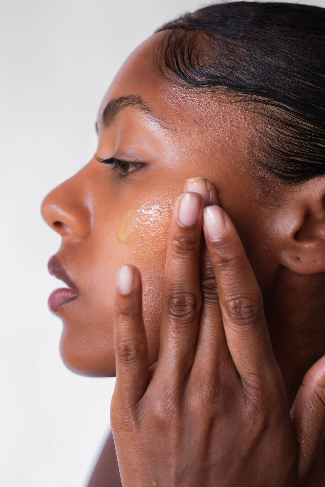 Natural face moisturizer for sensitive skin and wrinkle reduction